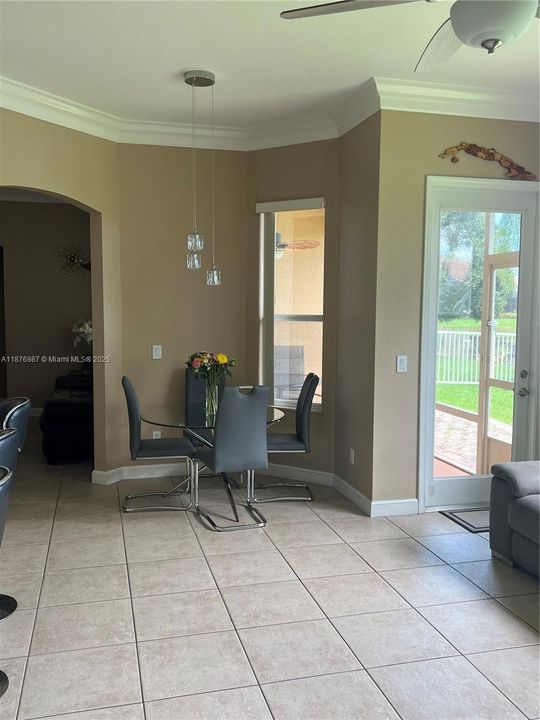 На продажу: $499,000 (4 спален, 2 ванн, 2382 Квадратных фут)