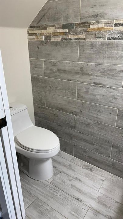 合同活跃: $3,100 (3 贝兹, 2 浴室, 1450 平方英尺)