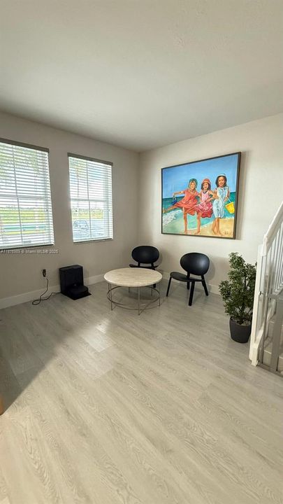 合同活跃: $3,100 (3 贝兹, 2 浴室, 1450 平方英尺)