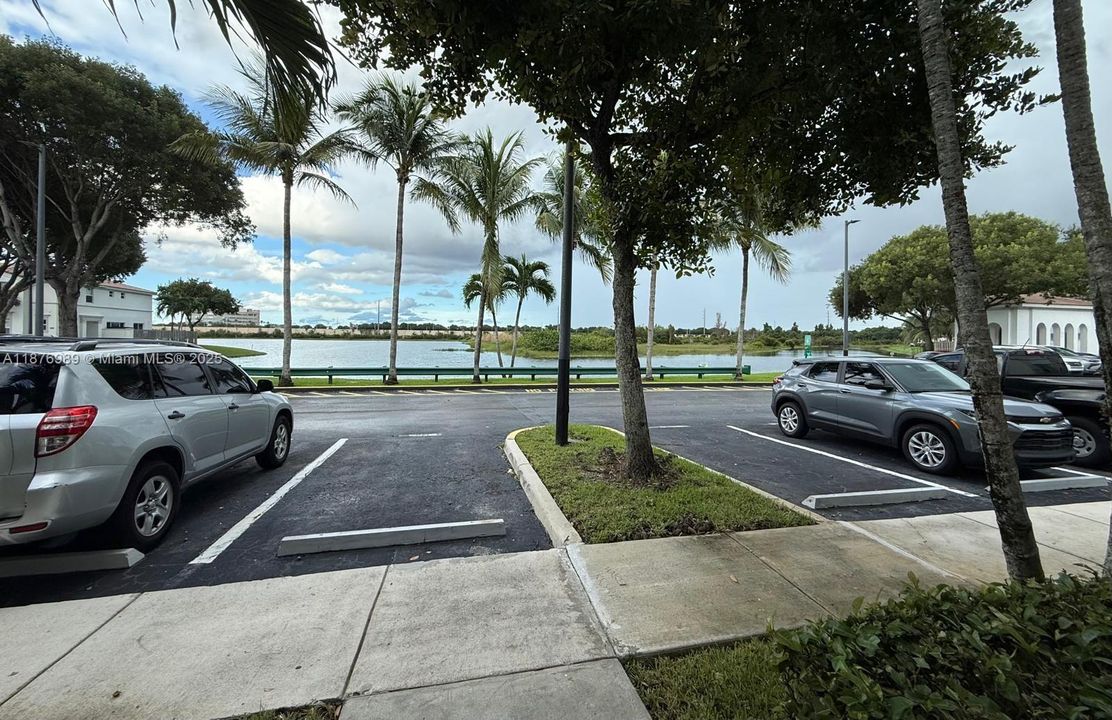 合同活跃: $3,100 (3 贝兹, 2 浴室, 1450 平方英尺)