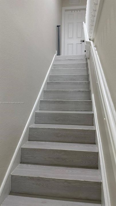 合同活跃: $3,100 (3 贝兹, 2 浴室, 1450 平方英尺)