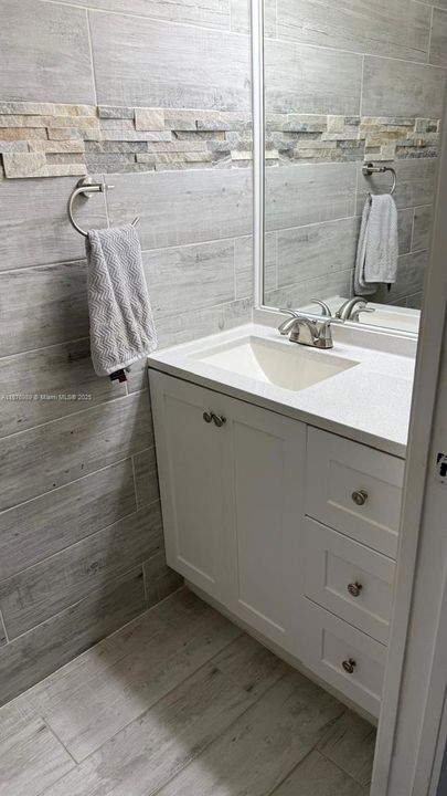 合同活跃: $3,100 (3 贝兹, 2 浴室, 1450 平方英尺)