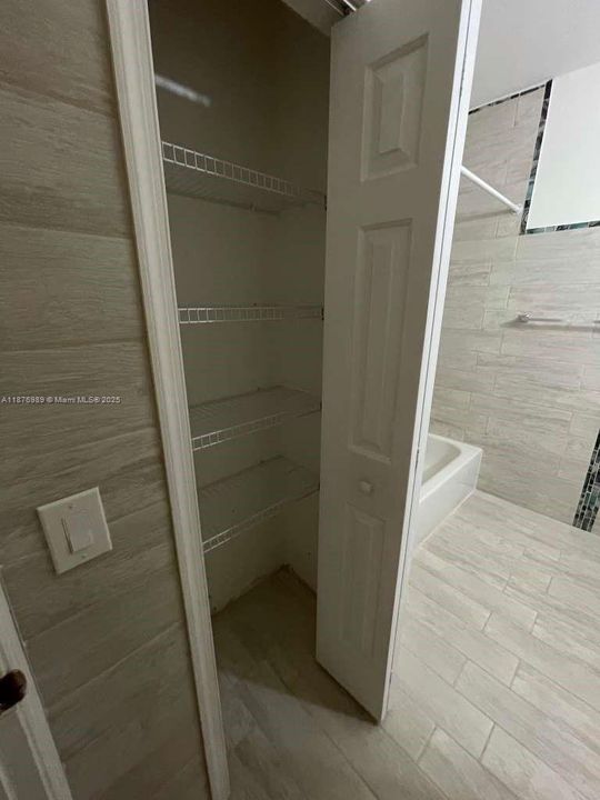 合同活跃: $3,100 (3 贝兹, 2 浴室, 1450 平方英尺)