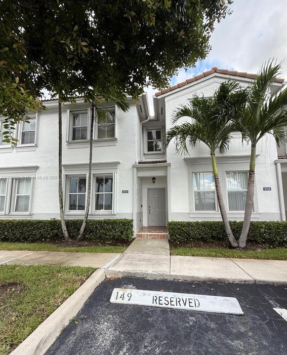 合同活跃: $3,100 (3 贝兹, 2 浴室, 1450 平方英尺)