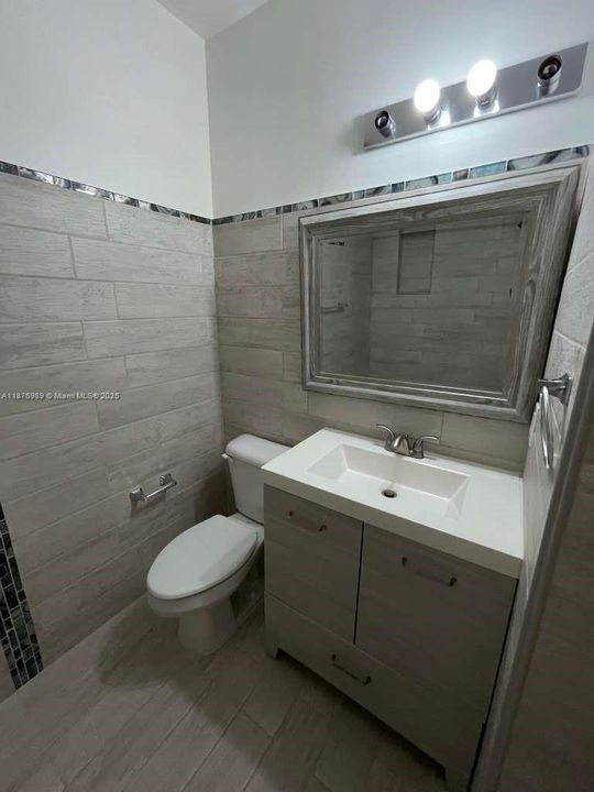 合同活跃: $3,100 (3 贝兹, 2 浴室, 1450 平方英尺)