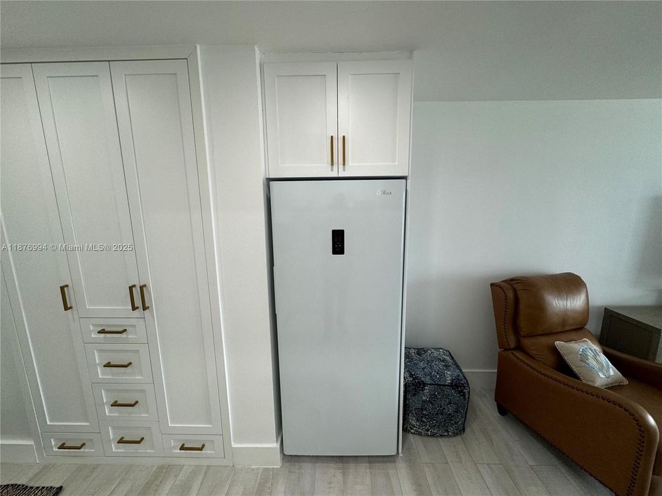 For Sale: $219,990 (1 beds, 1 baths, 436 Square Feet)