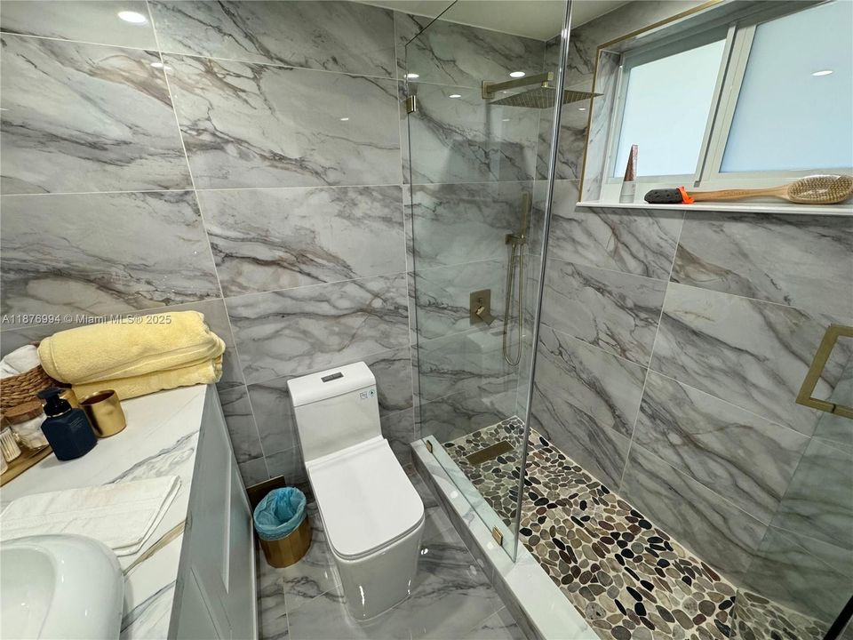 For Sale: $219,990 (1 beds, 1 baths, 436 Square Feet)