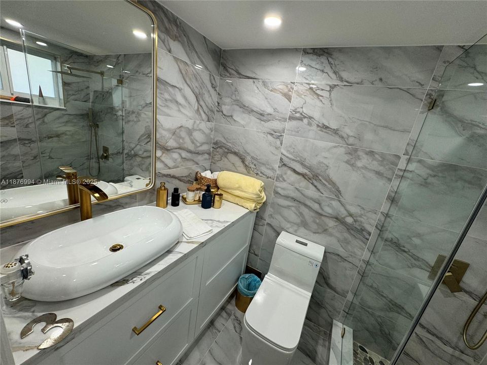 For Sale: $219,990 (1 beds, 1 baths, 436 Square Feet)