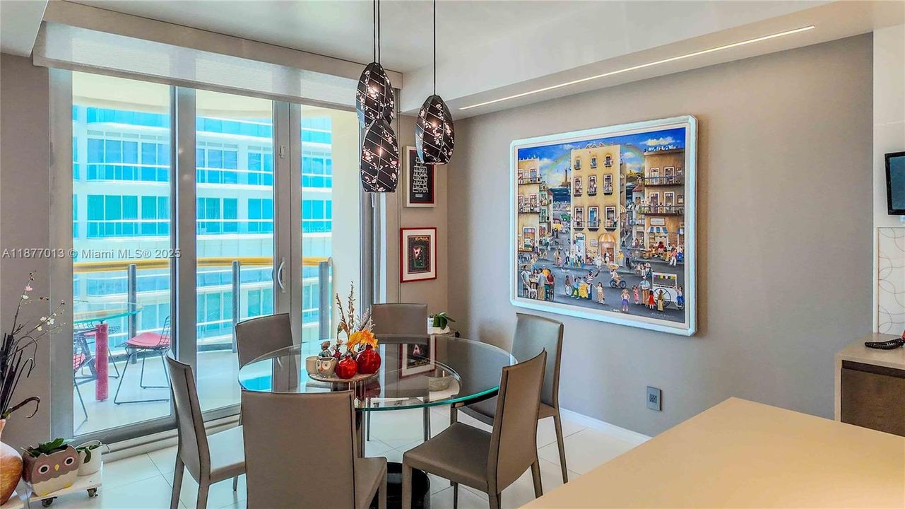 合同活跃: $3,600,000 (3 贝兹, 4 浴室, 3670 平方英尺)