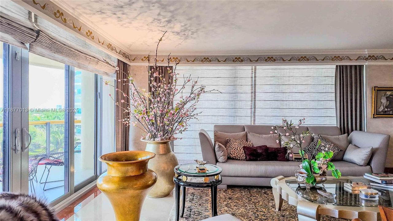 合同活跃: $3,600,000 (3 贝兹, 4 浴室, 3670 平方英尺)