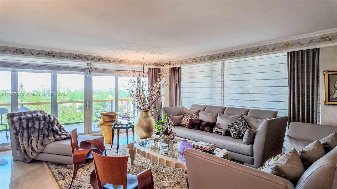 合同活跃: $3,600,000 (3 贝兹, 4 浴室, 3670 平方英尺)