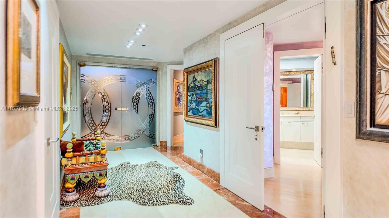 合同活跃: $3,600,000 (3 贝兹, 4 浴室, 3670 平方英尺)