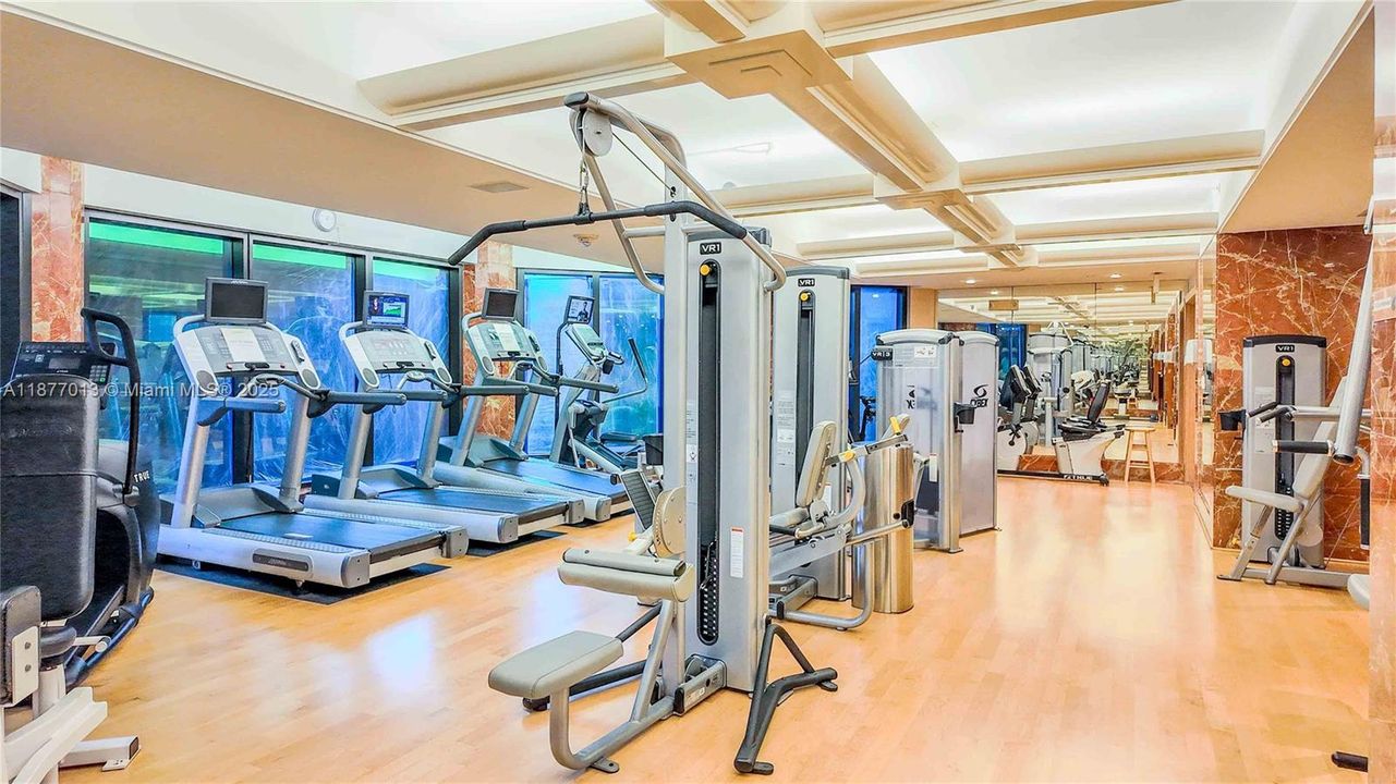 合同活跃: $3,600,000 (3 贝兹, 4 浴室, 3670 平方英尺)