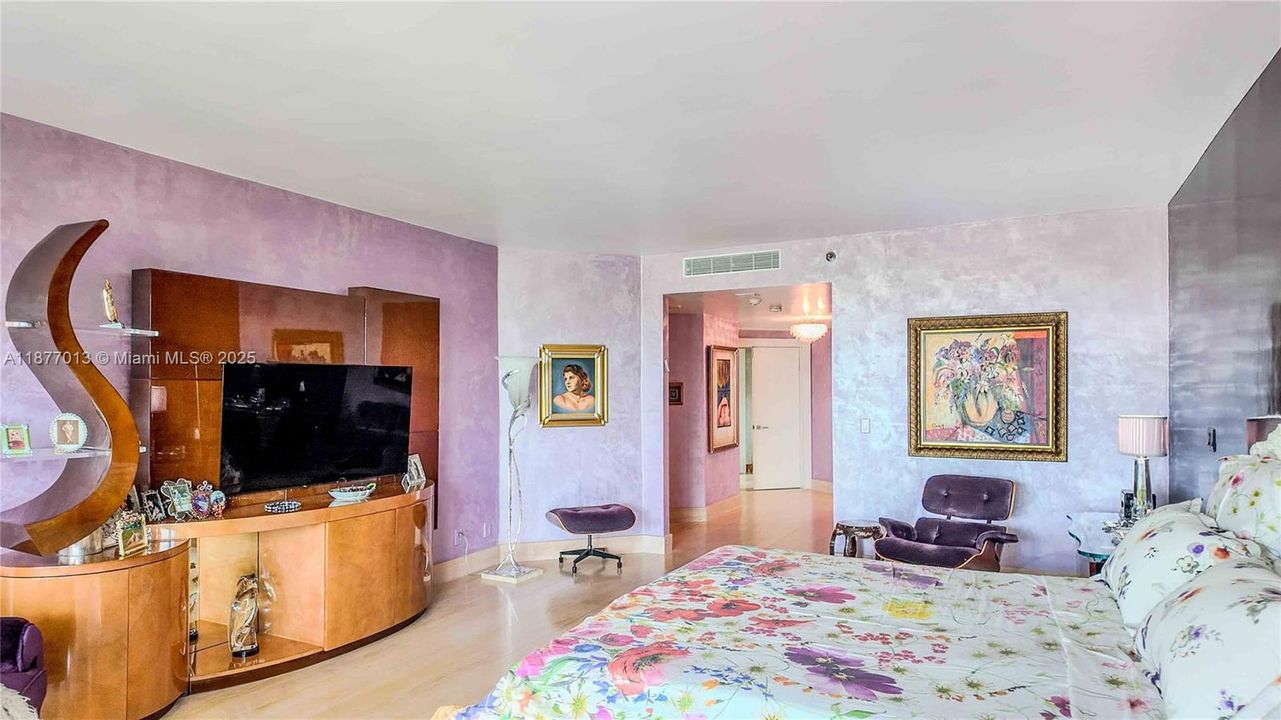 合同活跃: $3,600,000 (3 贝兹, 4 浴室, 3670 平方英尺)