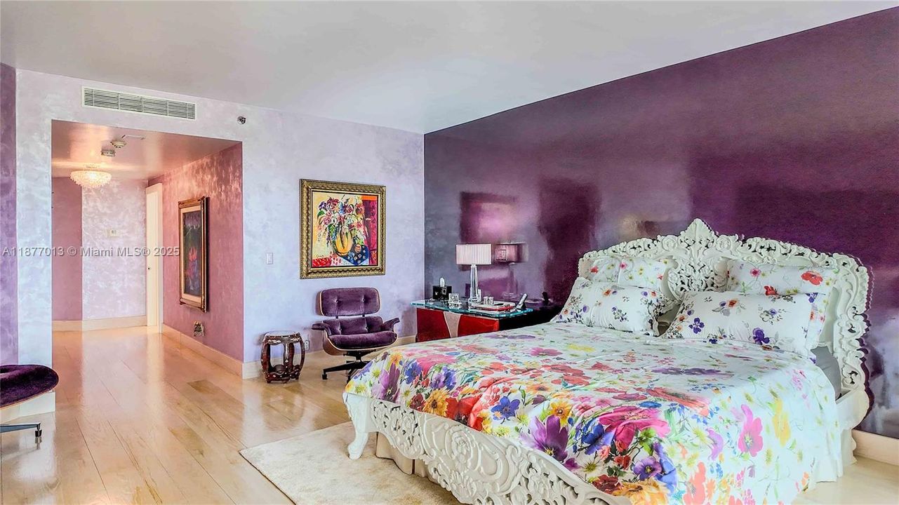 合同活跃: $3,600,000 (3 贝兹, 4 浴室, 3670 平方英尺)