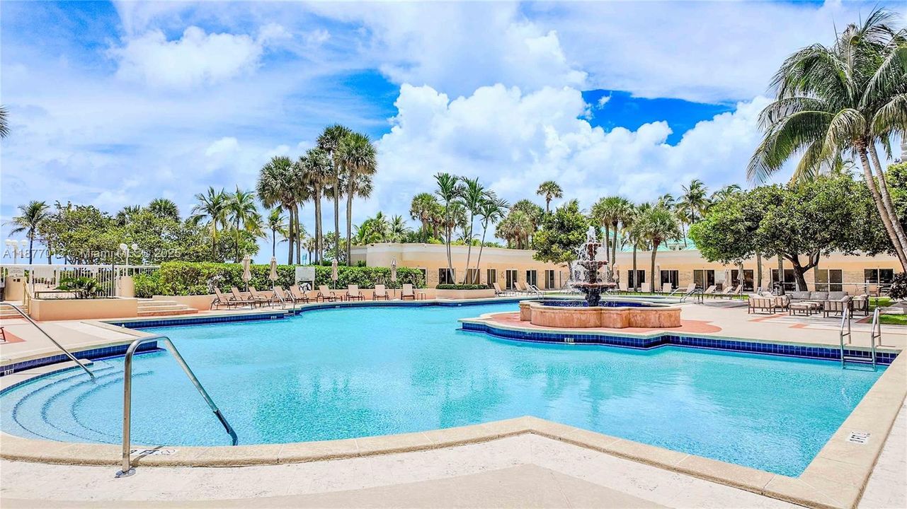 合同活跃: $3,600,000 (3 贝兹, 4 浴室, 3670 平方英尺)