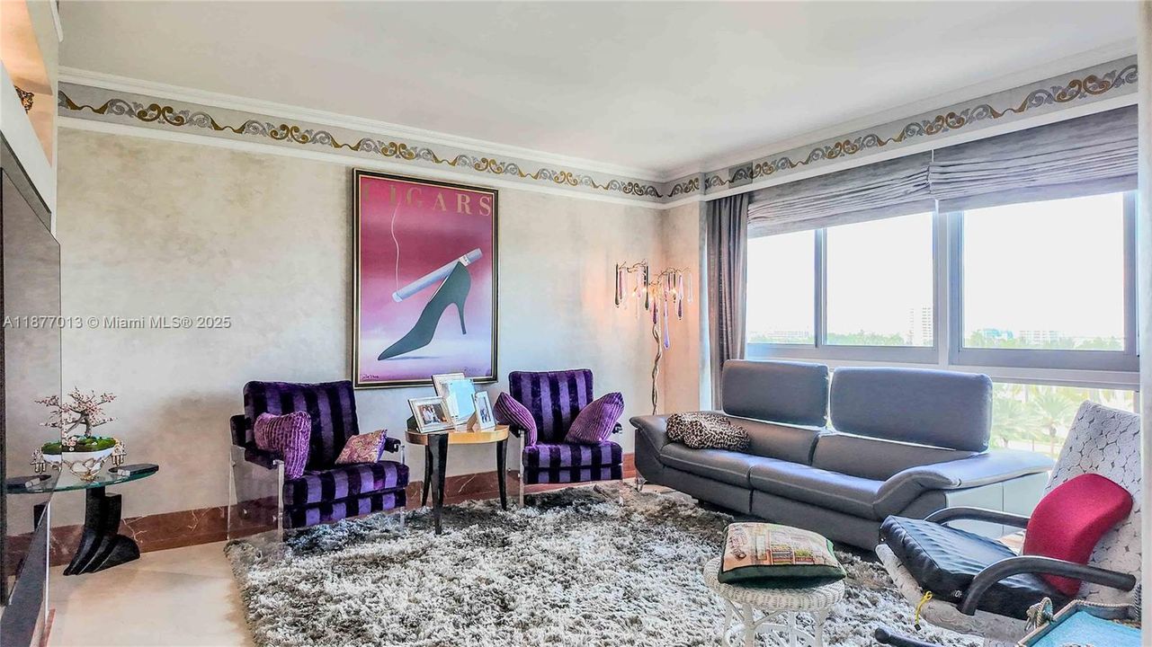 合同活跃: $3,600,000 (3 贝兹, 4 浴室, 3670 平方英尺)