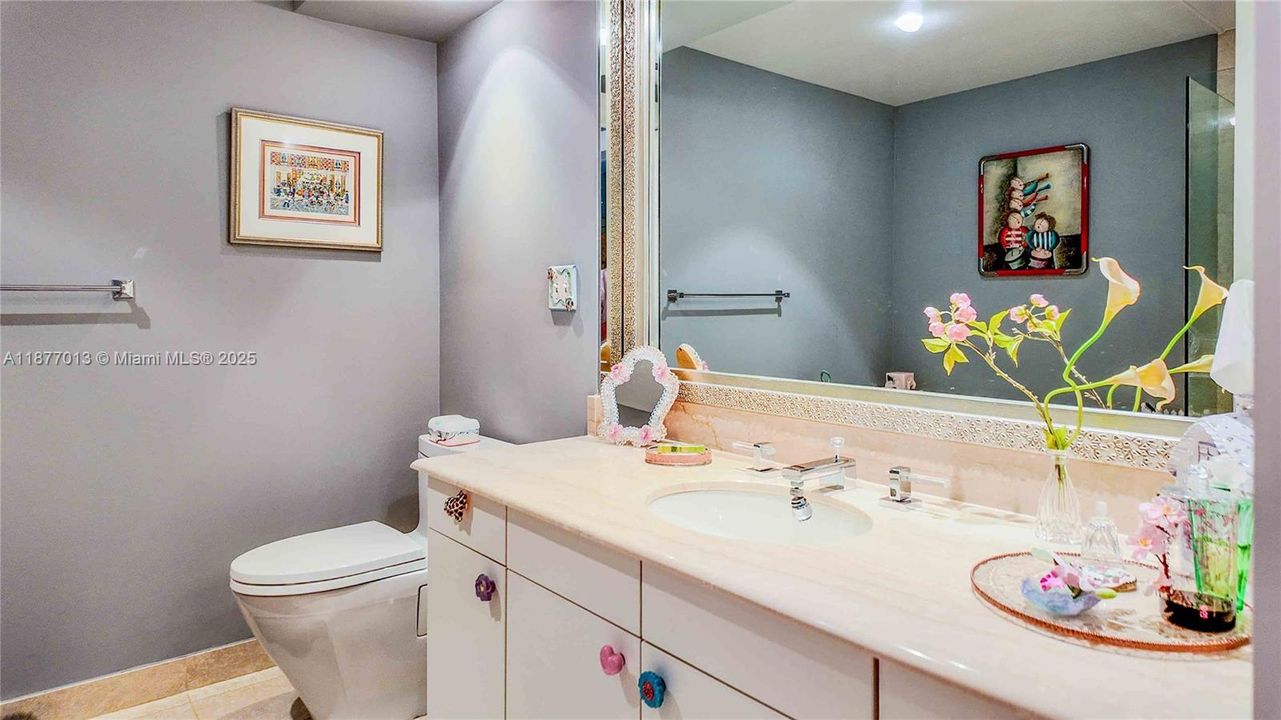 合同活跃: $3,600,000 (3 贝兹, 4 浴室, 3670 平方英尺)