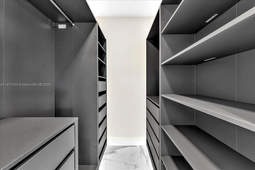 合同活跃: $975,000 (4 贝兹, 3 浴室, 2140 平方英尺)