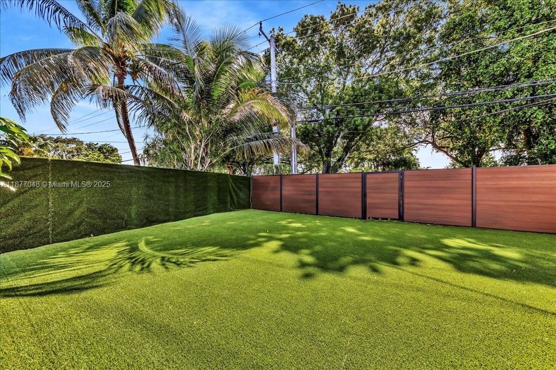 合同活跃: $975,000 (4 贝兹, 3 浴室, 2140 平方英尺)