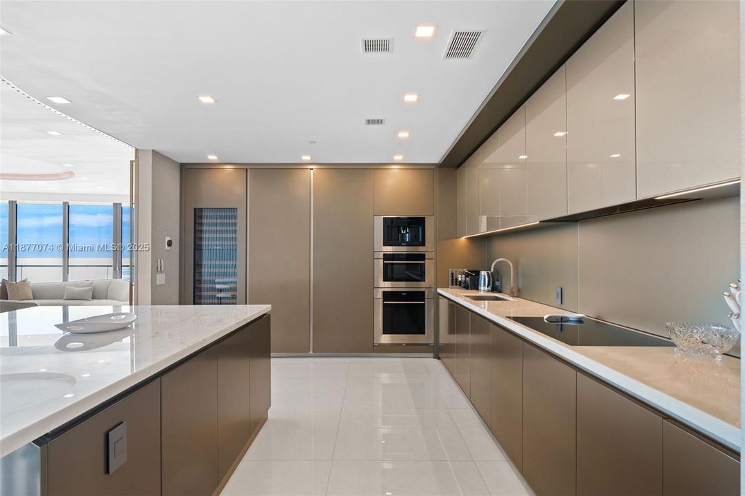 最近租的: $35,000 (4 贝兹, 5 浴室, 3296 平方英尺)