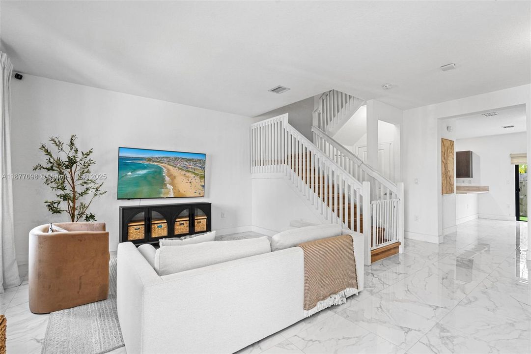 Active With Contract: $3,100 (3 beds, 2 baths, 1662 Square Feet)