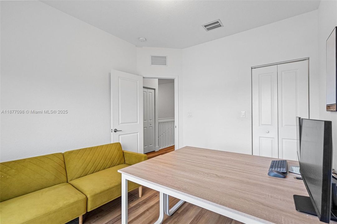 Active With Contract: $3,100 (3 beds, 2 baths, 1662 Square Feet)
