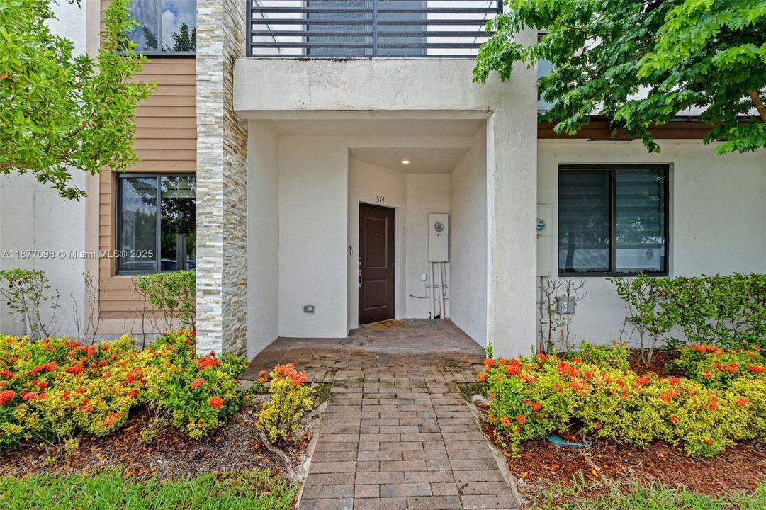Active With Contract: $3,100 (3 beds, 2 baths, 1662 Square Feet)