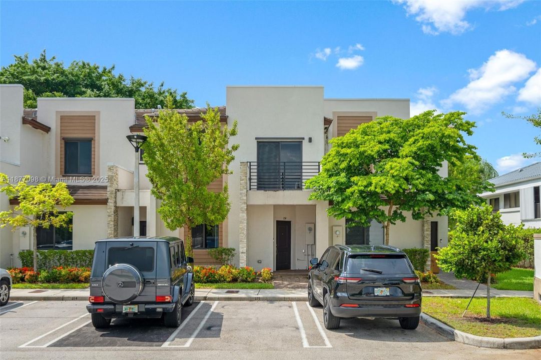 Active With Contract: $3,100 (3 beds, 2 baths, 1662 Square Feet)