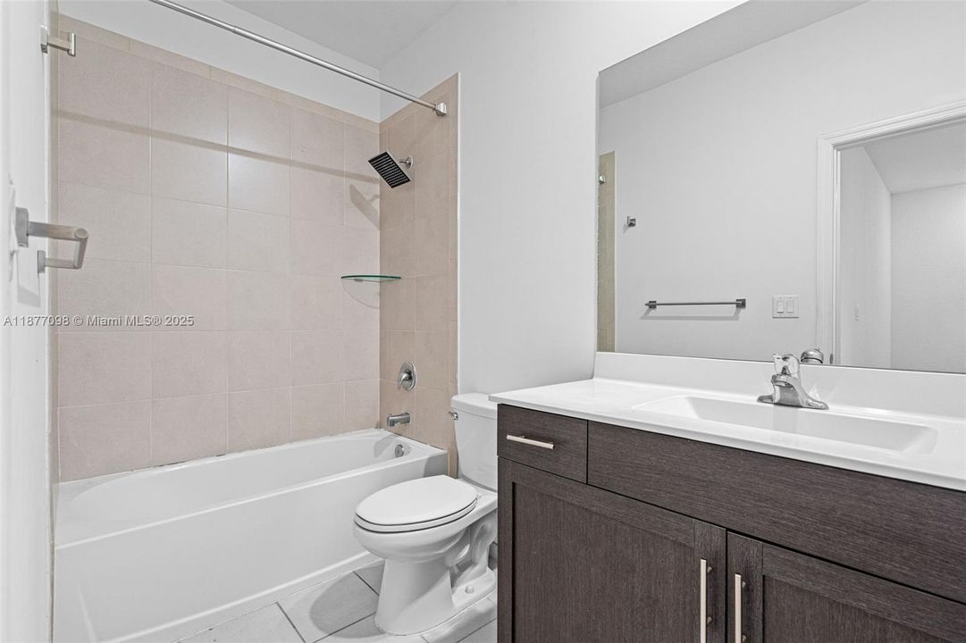 Active With Contract: $3,100 (3 beds, 2 baths, 1662 Square Feet)