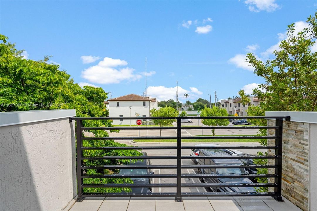 Active With Contract: $3,100 (3 beds, 2 baths, 1662 Square Feet)