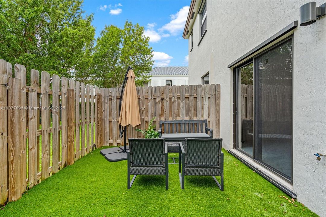 Active With Contract: $3,100 (3 beds, 2 baths, 1662 Square Feet)