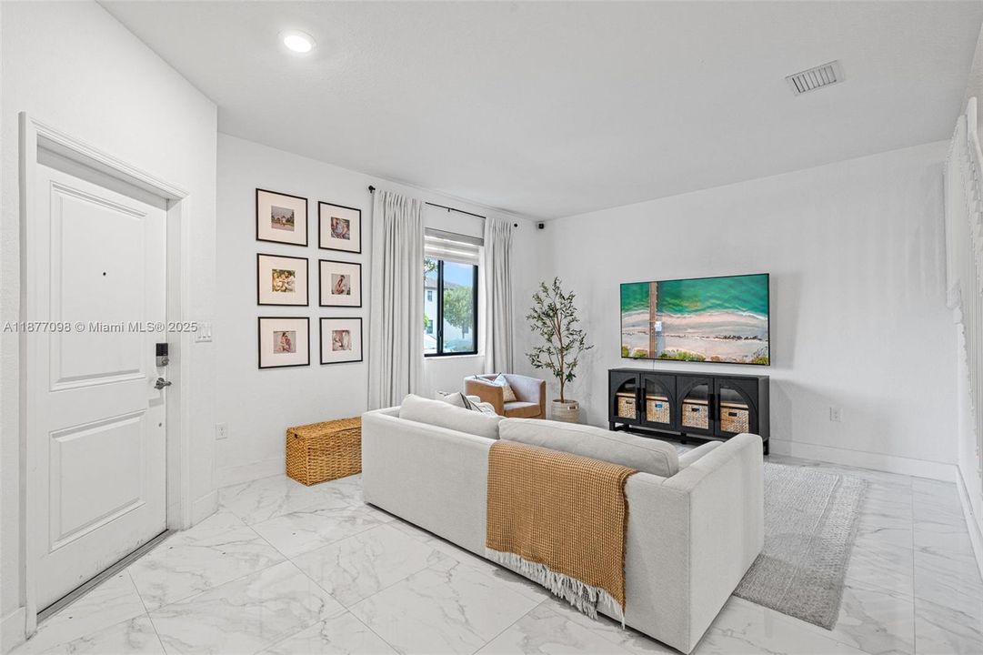 Active With Contract: $3,100 (3 beds, 2 baths, 1662 Square Feet)