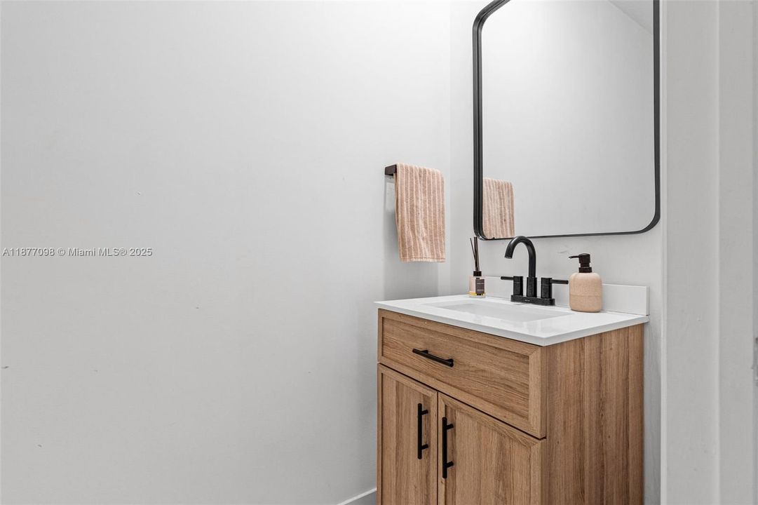 Active With Contract: $3,100 (3 beds, 2 baths, 1662 Square Feet)