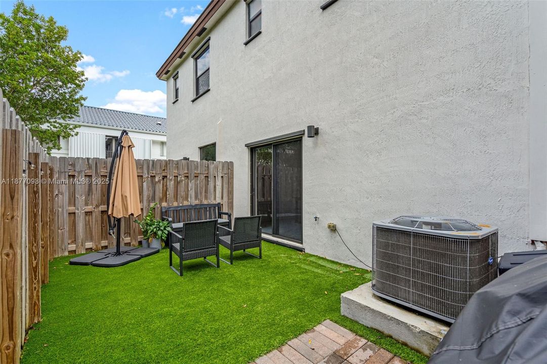 Active With Contract: $3,100 (3 beds, 2 baths, 1662 Square Feet)