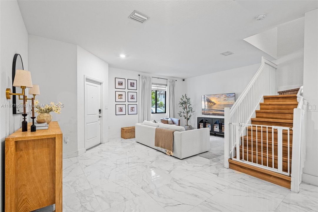 Active With Contract: $3,100 (3 beds, 2 baths, 1662 Square Feet)