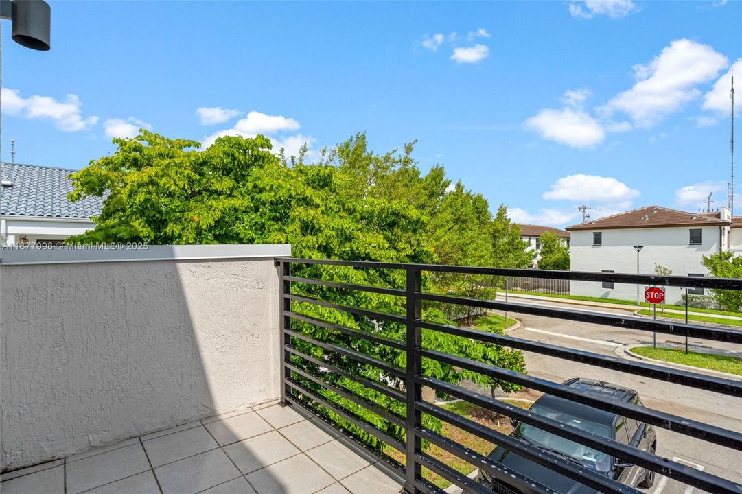 Active With Contract: $3,100 (3 beds, 2 baths, 1662 Square Feet)