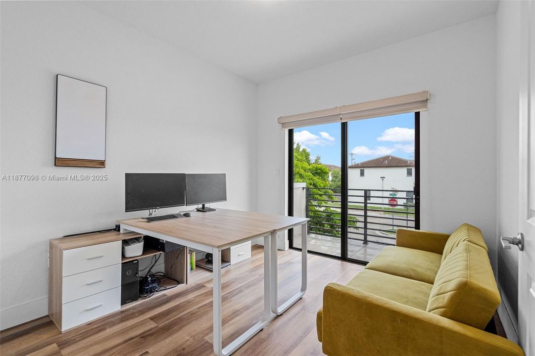 Active With Contract: $3,100 (3 beds, 2 baths, 1662 Square Feet)