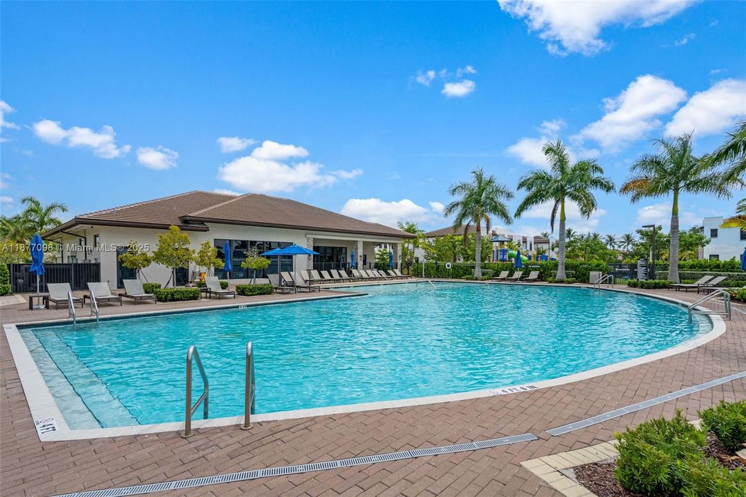 Active With Contract: $3,100 (3 beds, 2 baths, 1662 Square Feet)