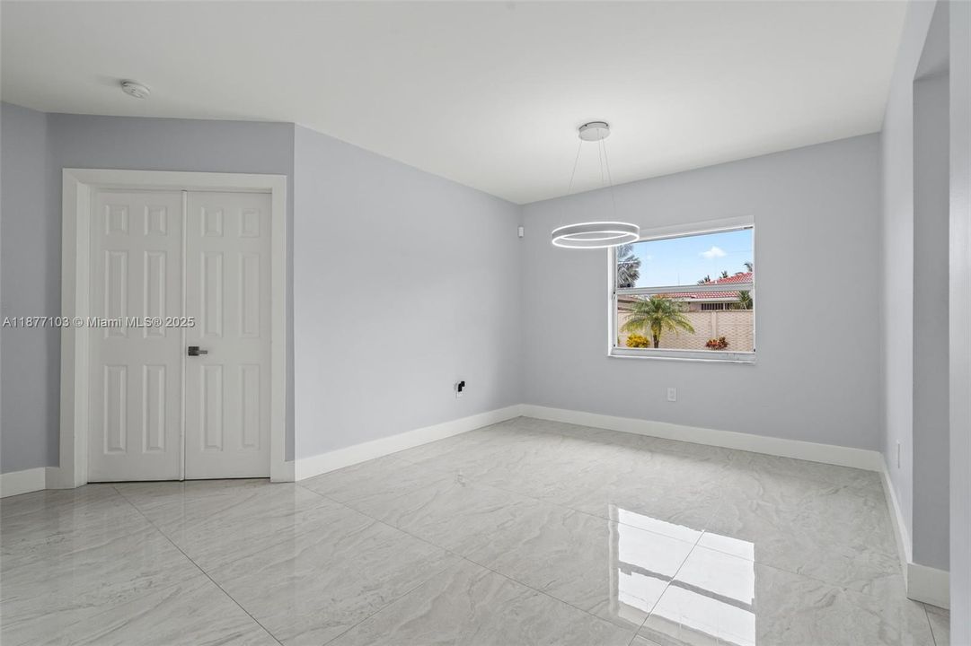 Под контрактом: $4,000 (3 спален, 2 ванн, 1551 Квадратных фут)