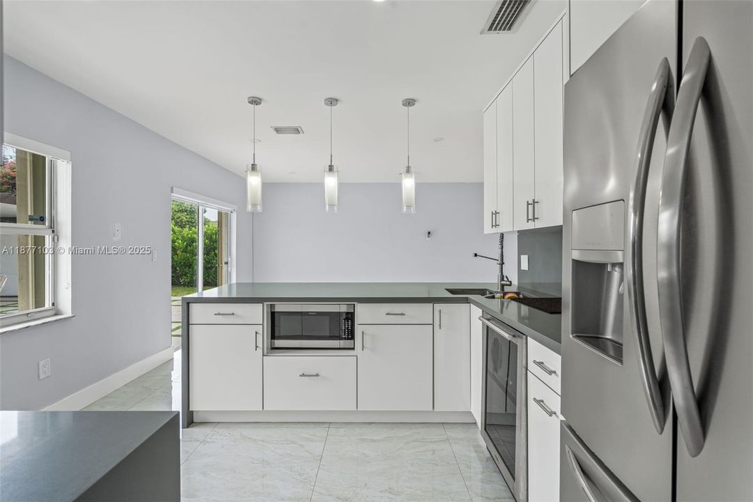 Под контрактом: $4,000 (3 спален, 2 ванн, 1551 Квадратных фут)