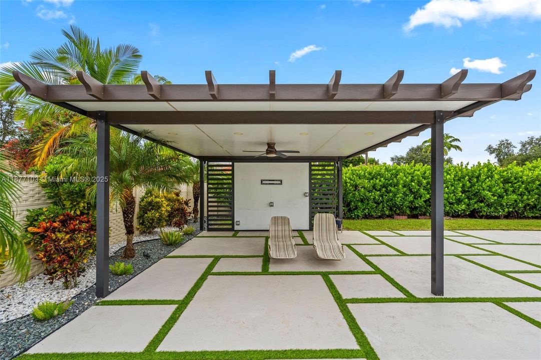 Под контрактом: $4,000 (3 спален, 2 ванн, 1551 Квадратных фут)