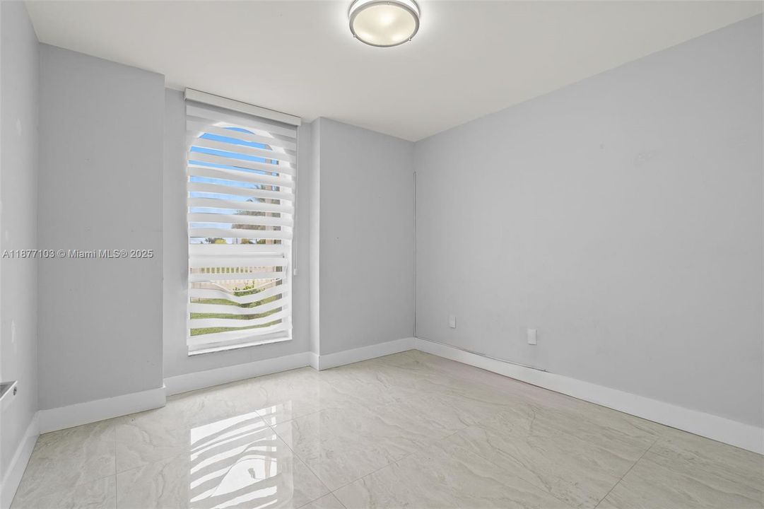 Под контрактом: $4,000 (3 спален, 2 ванн, 1551 Квадратных фут)