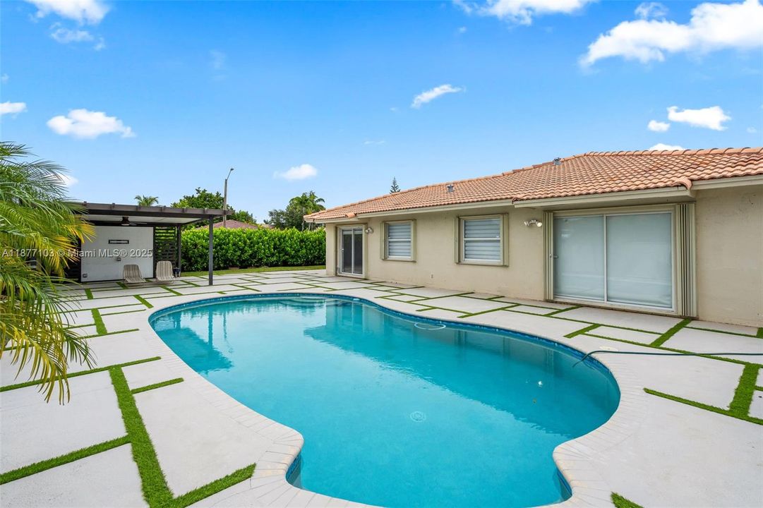 Под контрактом: $4,000 (3 спален, 2 ванн, 1551 Квадратных фут)