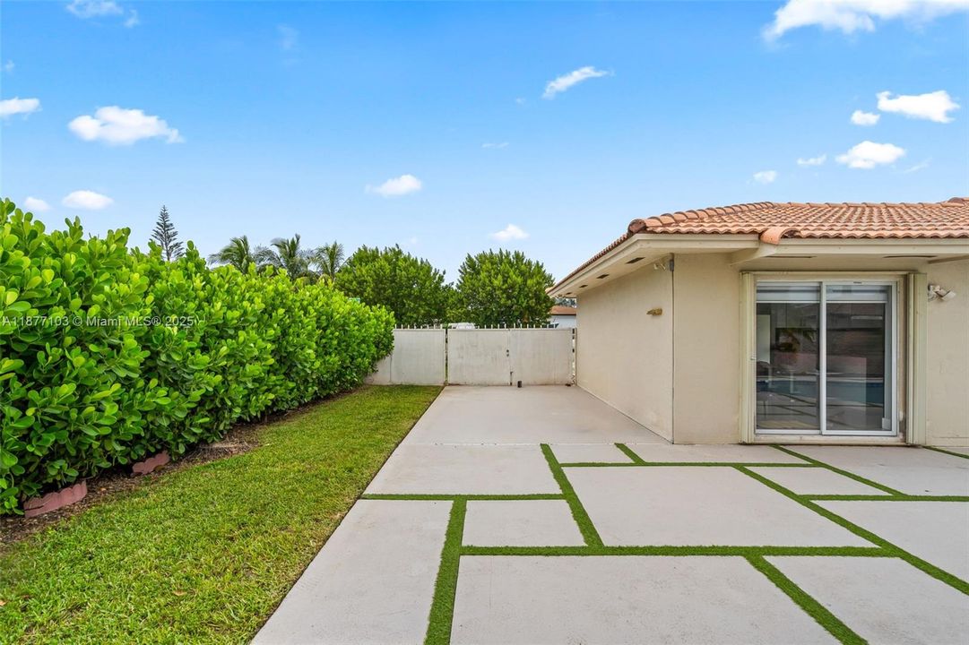 Под контрактом: $4,000 (3 спален, 2 ванн, 1551 Квадратных фут)