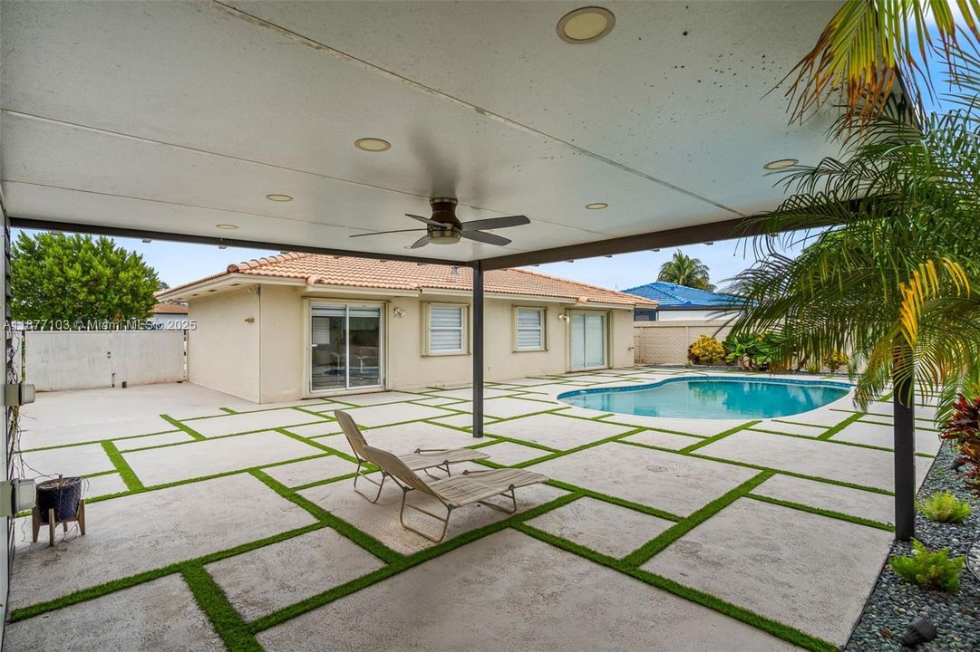 Под контрактом: $4,000 (3 спален, 2 ванн, 1551 Квадратных фут)