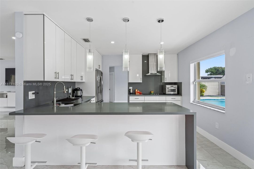 Под контрактом: $4,000 (3 спален, 2 ванн, 1551 Квадратных фут)