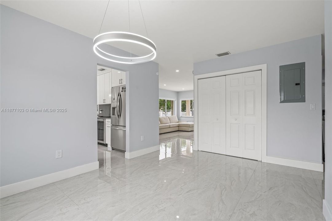 Под контрактом: $4,000 (3 спален, 2 ванн, 1551 Квадратных фут)