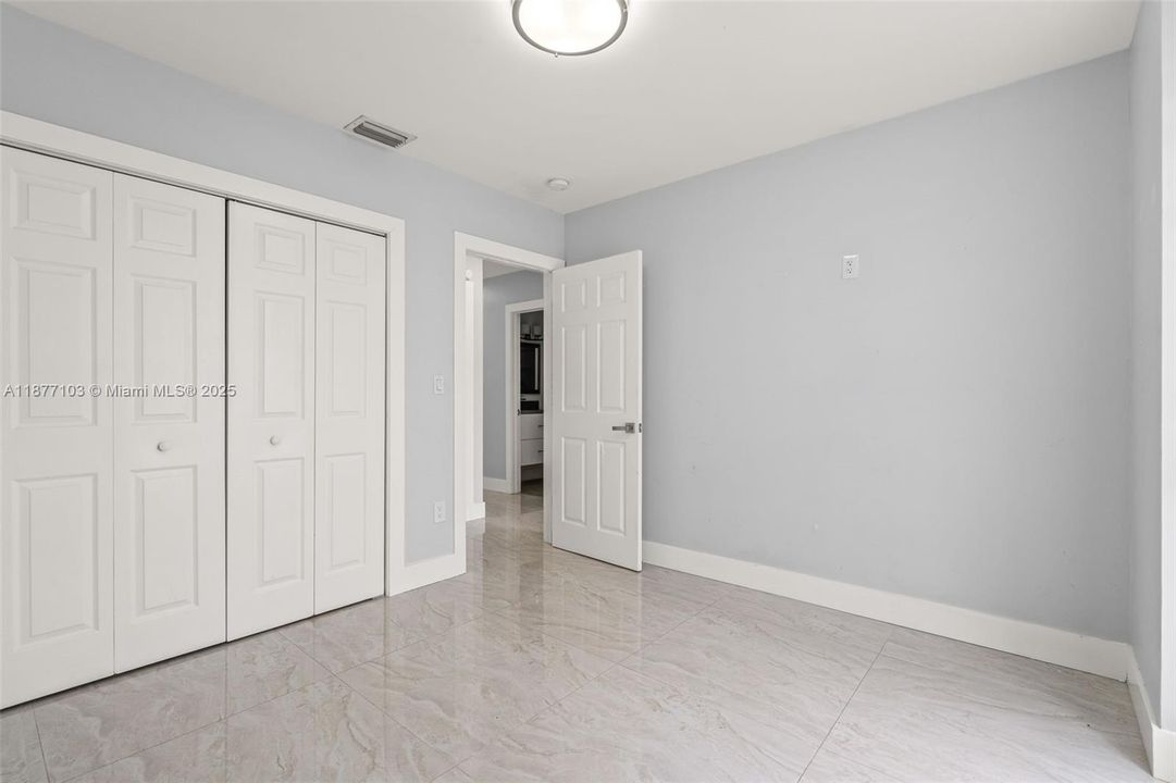 Под контрактом: $4,000 (3 спален, 2 ванн, 1551 Квадратных фут)