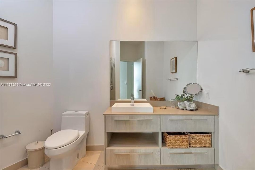 For Rent: $4,800 (2 beds, 2 baths, 1129 Square Feet)